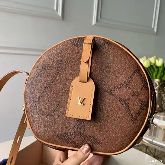CHAPEAU Louis BOITE PETITE Vuitton 0518